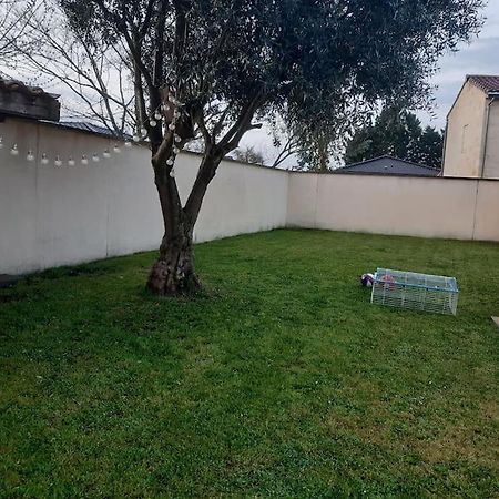 Le Petit Nid Villa Saint-Loubès Exteriör bild